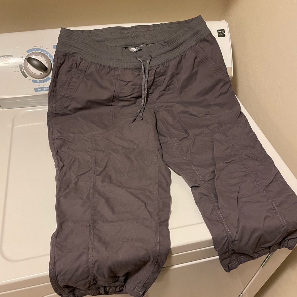 THE NORTH FACE Women's Aphrodite 2.0 Capri Pant, size 16, grey